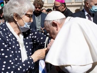 Papeževo srečanje z Lidio, ki je kot triletna deklica preživela Auschwitz