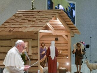 Papež: Naj božič ne bo skomercializiran, ampak pristen