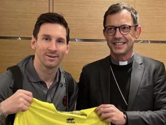 »Potrjeno: Messi in Neymar podpisala za Athletica Vaticana!«