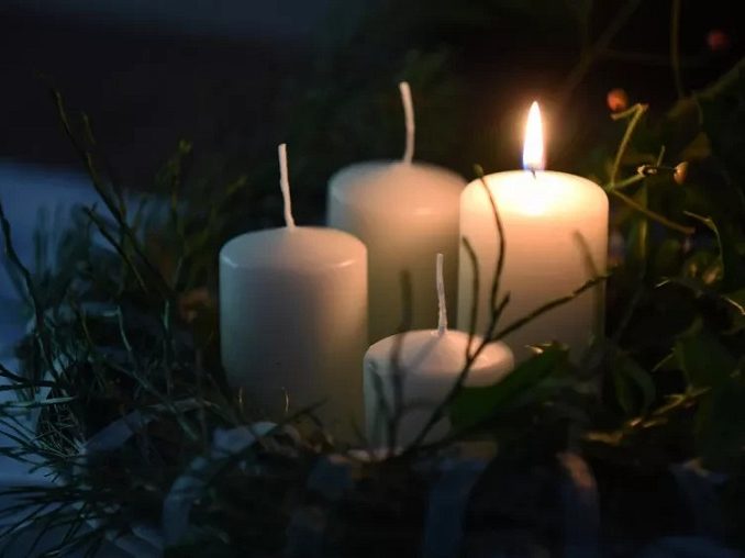 »Adventni venček naj postane srce našega doma«