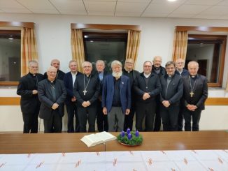 Misijonar Opeka slovenskim škofom: 'Biti blizu vsakomur!'