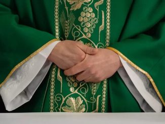 Vatikan odprl vrata blagoslovu istospolnih parov, vendar z omejitvami