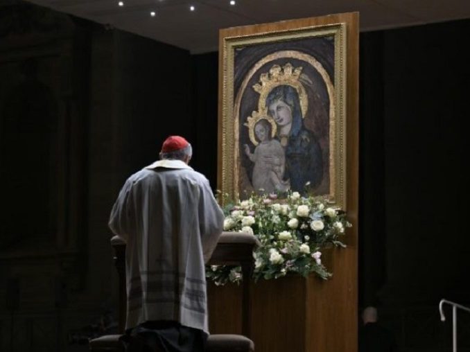 Združimo se v molitvi za papeža Frančiška vsak večer ob 21. uri