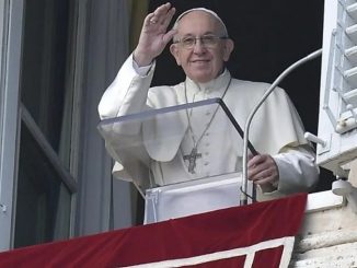 Papež se v nedeljo vrača v Vatikan